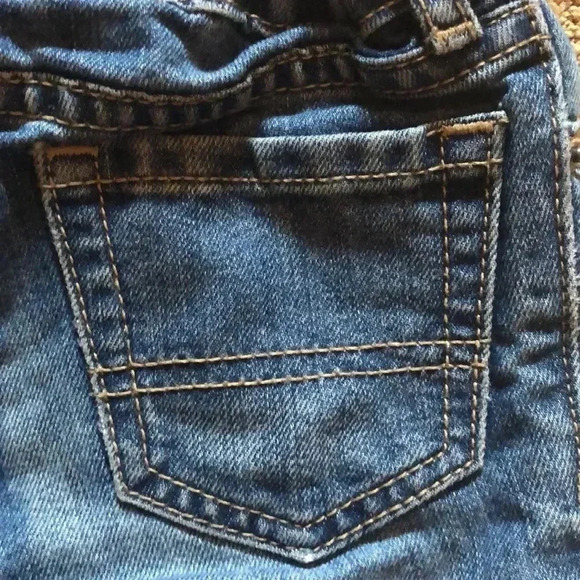 The children’s place skinny jeans 2T light in color and adjustable waist - Picture 3 of 7